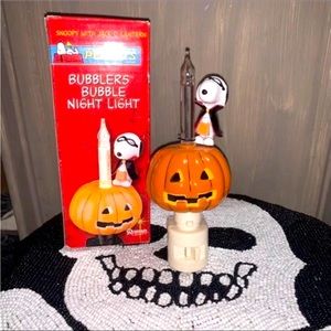 Peanut Snoopy's Halloween Bubble Night Light Pumpkin Jack-O-Lantern